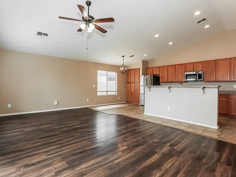 3658 E Alamo St — Photo 3