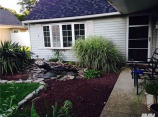 127 Split Cedar Dr, Islandia, NY 11749