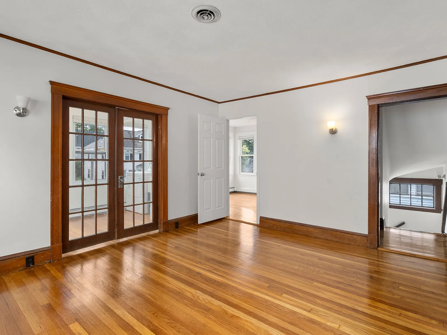 3 bed, 1.5 bath, 1100 sqft, $3,150 — Photo 4