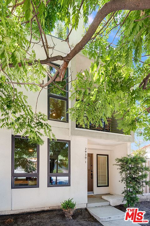 1st image of 2930 Rowena Ave #1