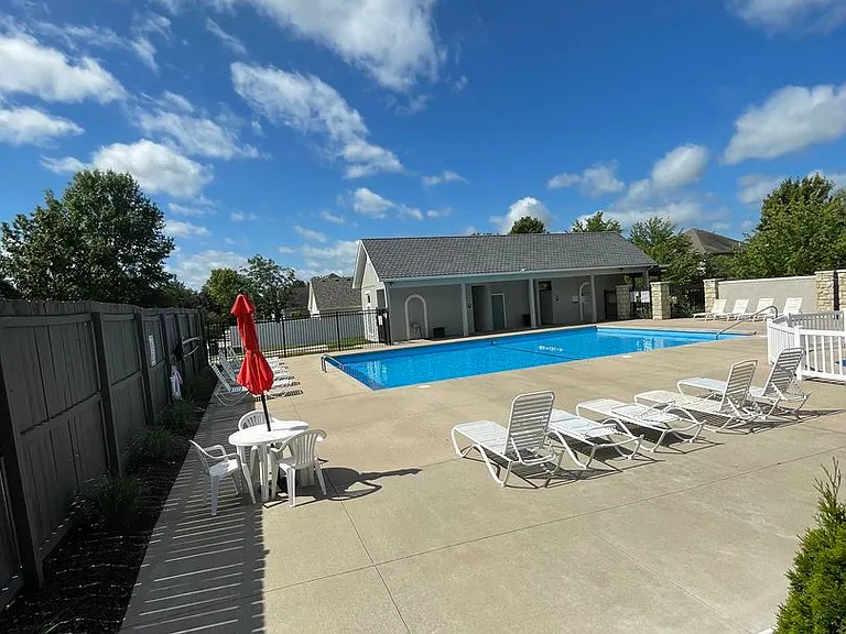 2100 Cherry Hill Dr — Photo 15