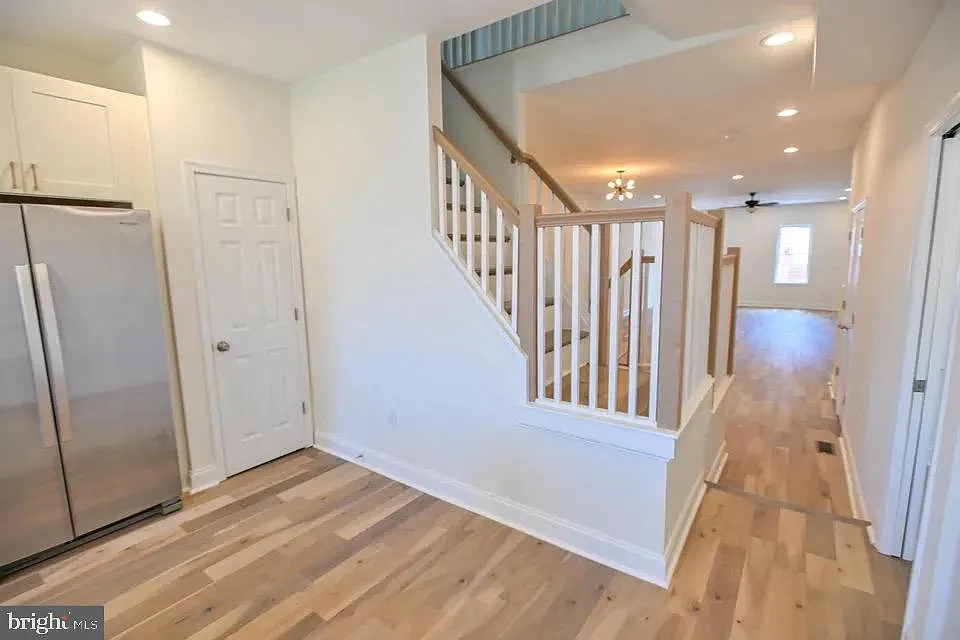 4 bed, 3.5 bath, 2664 sqft, $2,975 — Photo 4