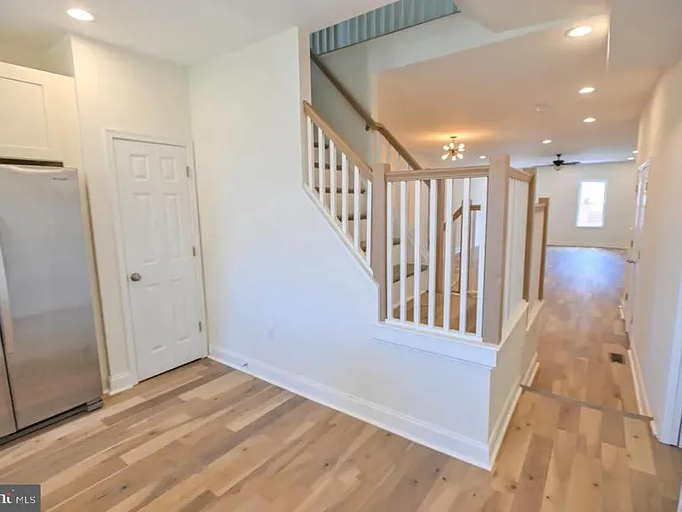 1227 Washington Blvd — Photo 4