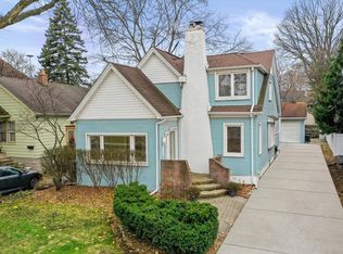 1248 Edgewood St, Birmingham, MI 48009