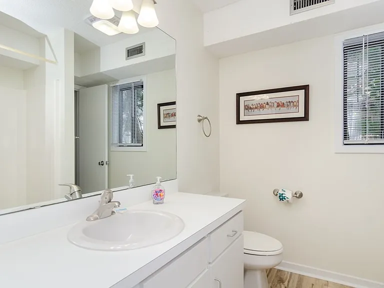 4 E Greensboro St #A — Photo 27