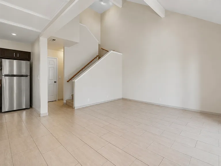 405 Creekside Ln — Photo 6