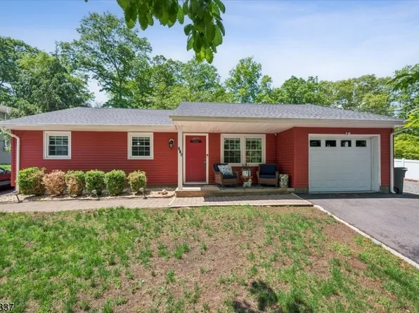 214 Santa Fe Trl, Hopatcong Boro, NJ 07843