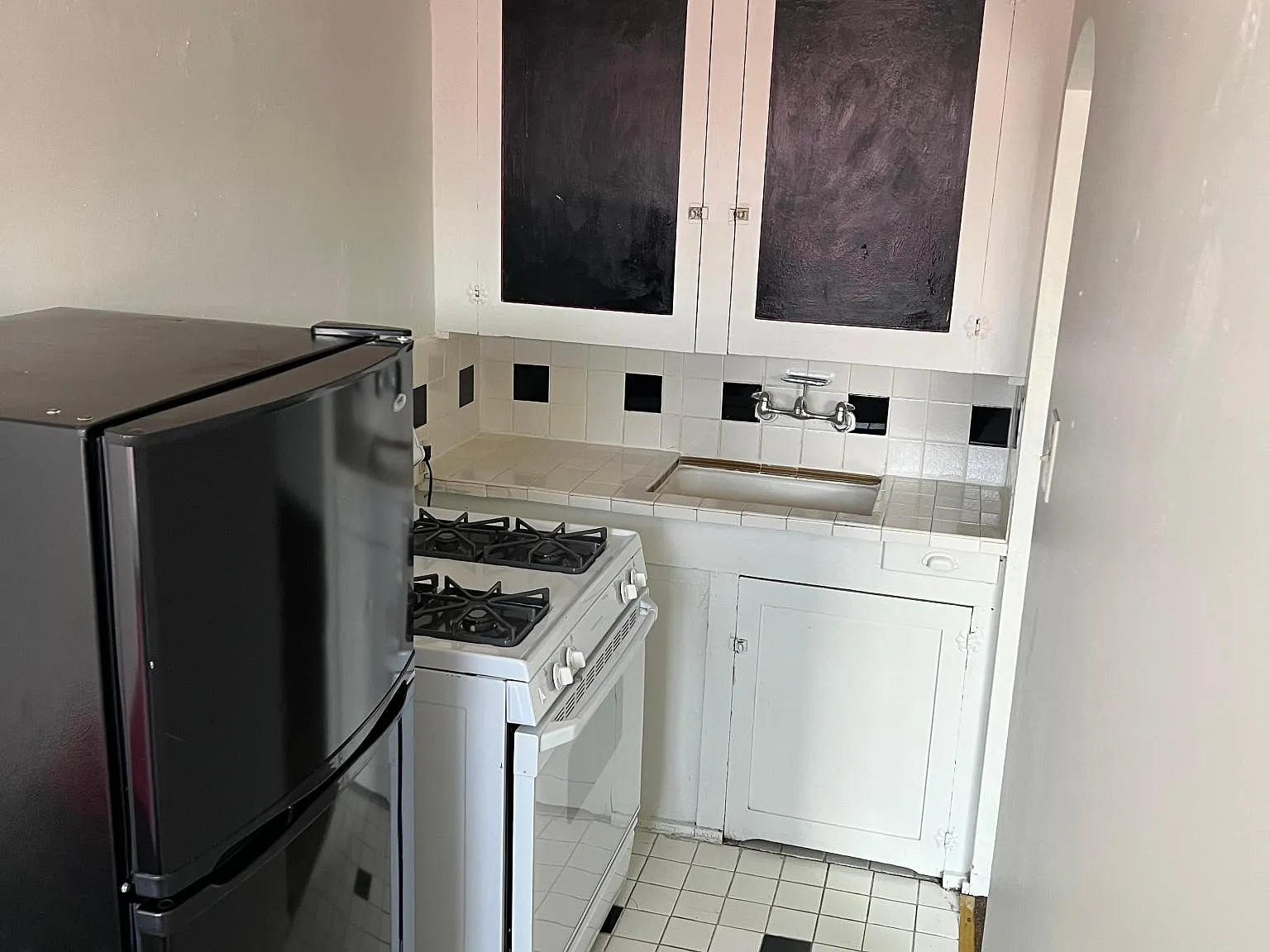 Studio, 300 sqft, $1,000 — Photo 4
