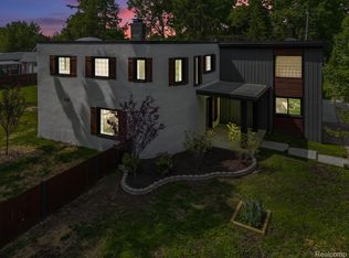 27306 Meadowbrook Rd, Redford, MI 48239