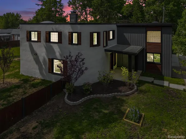 27306 Meadowbrook Rd, Redford, MI 48239