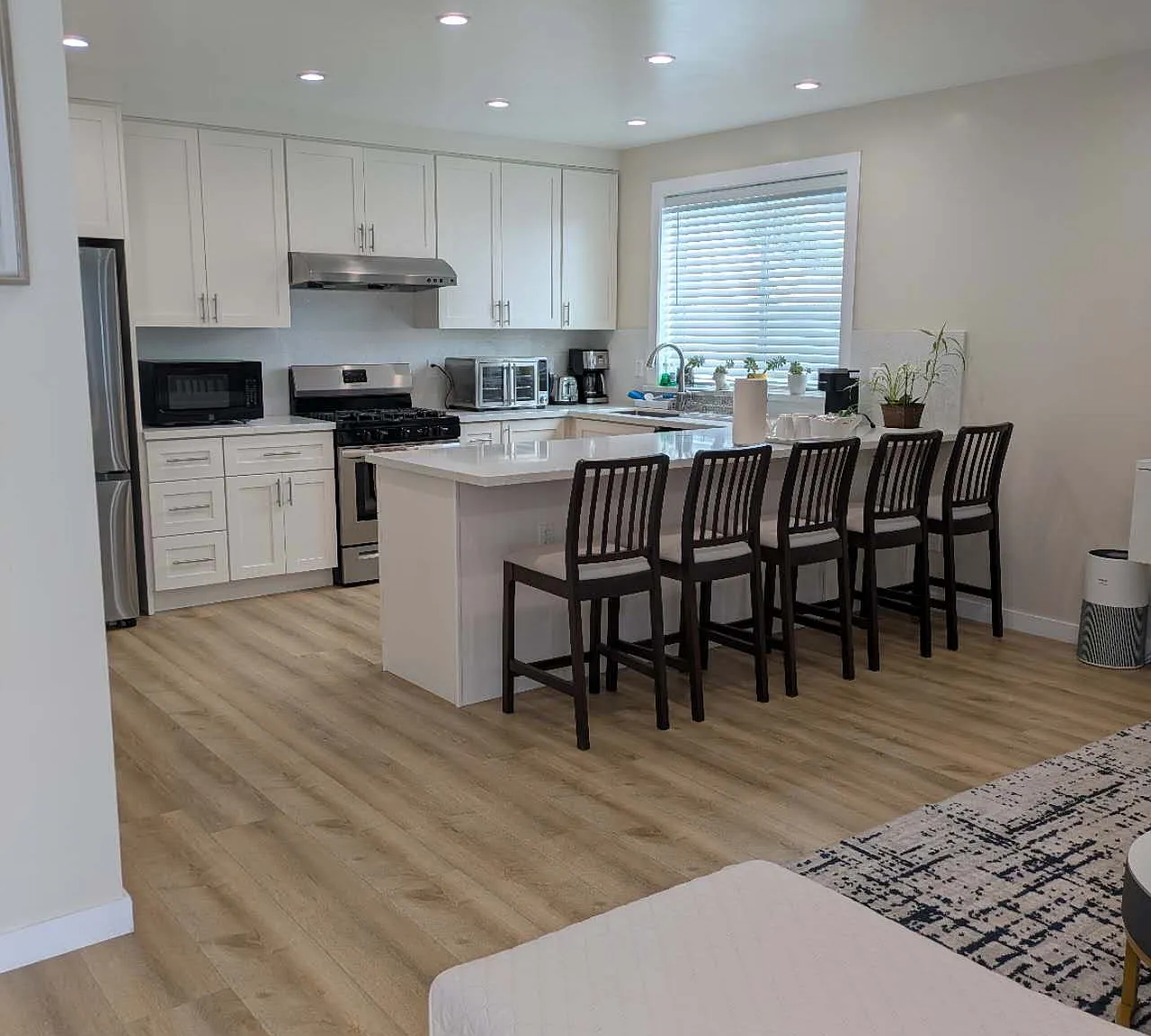 2 bed, 2.5 bath, 900 sqft, $4,200 — Photo 2