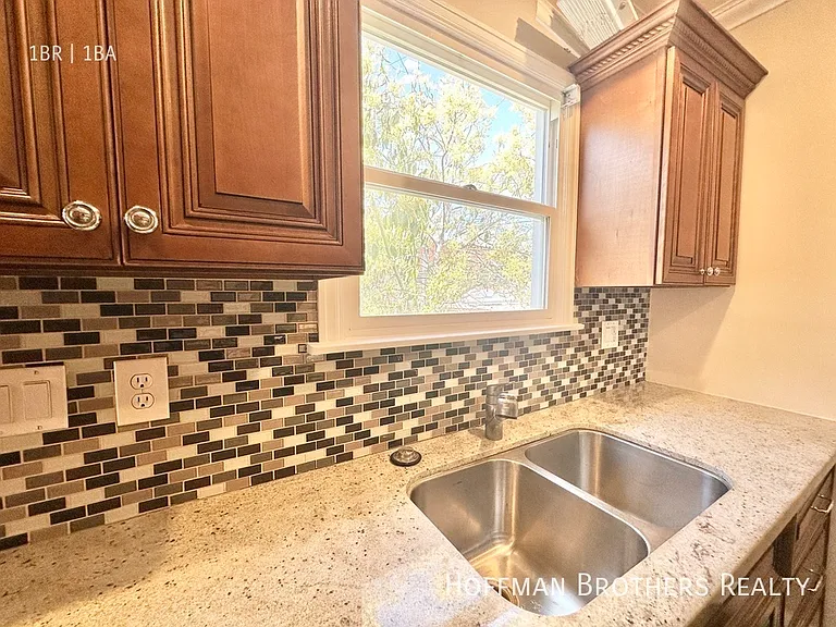 1913 1/2 Claudina Ave — Photo 6