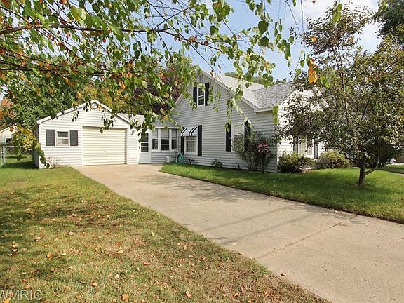 2nd image of 301 Burt St SE
