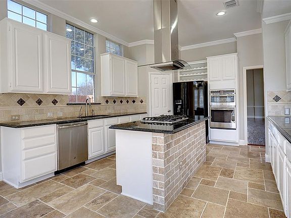 4th image of 10909 Alexandria Dr