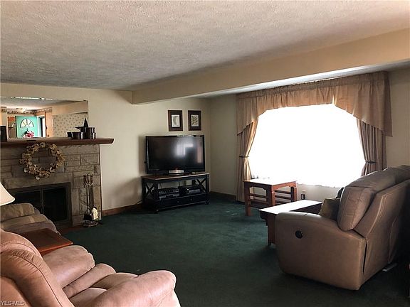 3rd image of 484 Canterbury Ln