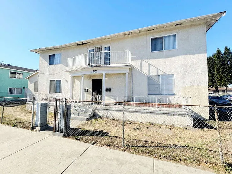 8251 S San Pedro St #4 — Photo 16