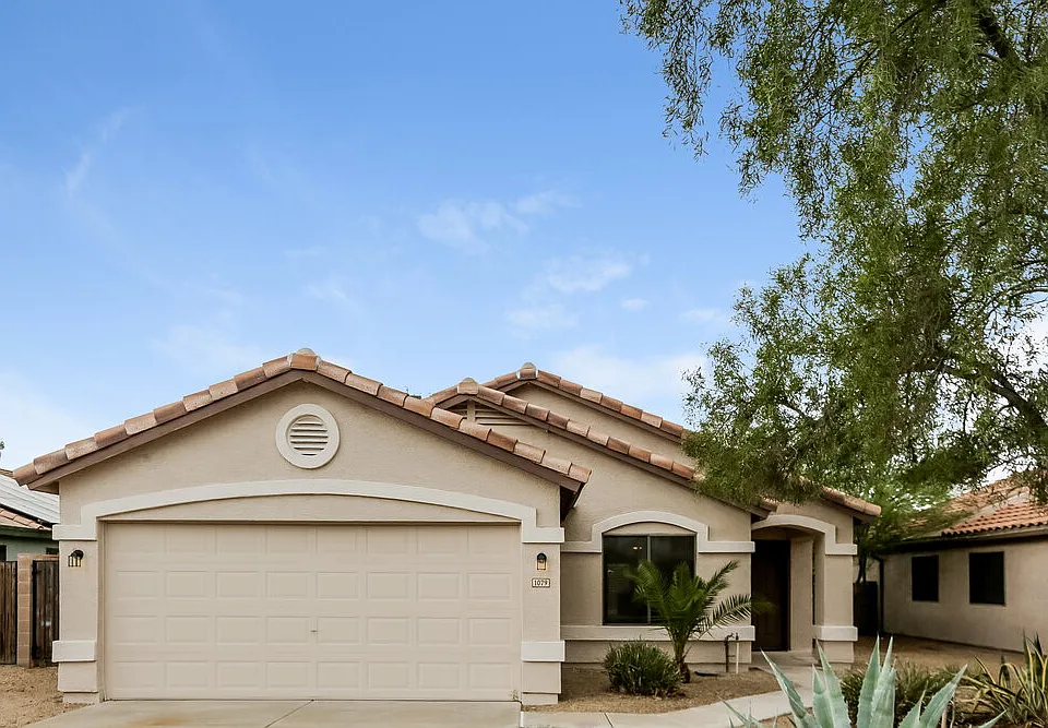 1079 E Yuma Ave