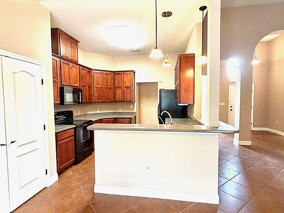 5th image of 2016 Crown Ridge Dr