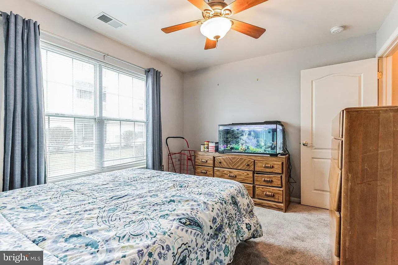 3 bed, 1316 sqft, $2,400 — Photo 4