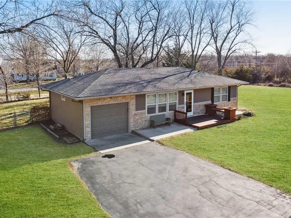 33825 Scott St, De Soto, KS 66018