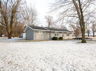 1705 S Halleck St, Demotte, IN 46310