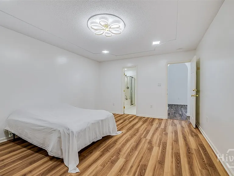 108 Village Lake Dr — Photo 21