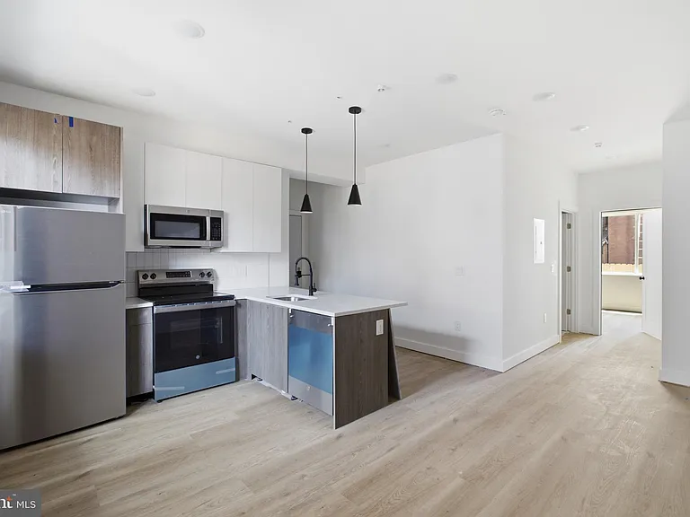 613 N Brooklyn St #5 — Photo 3