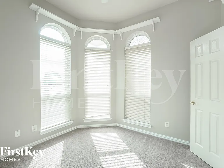 101 Canterbury Dr — Photo 12