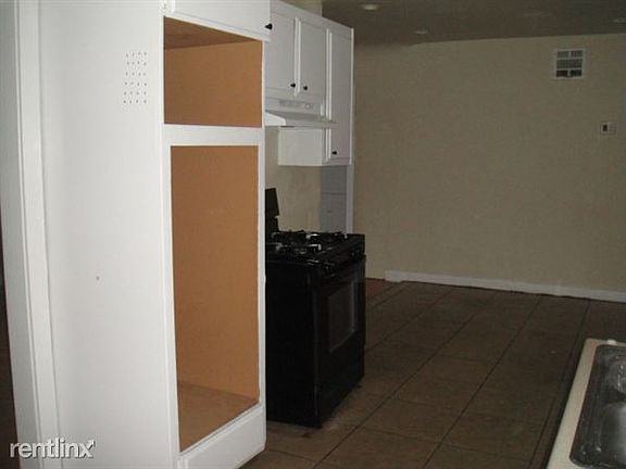 3 KITCHEN