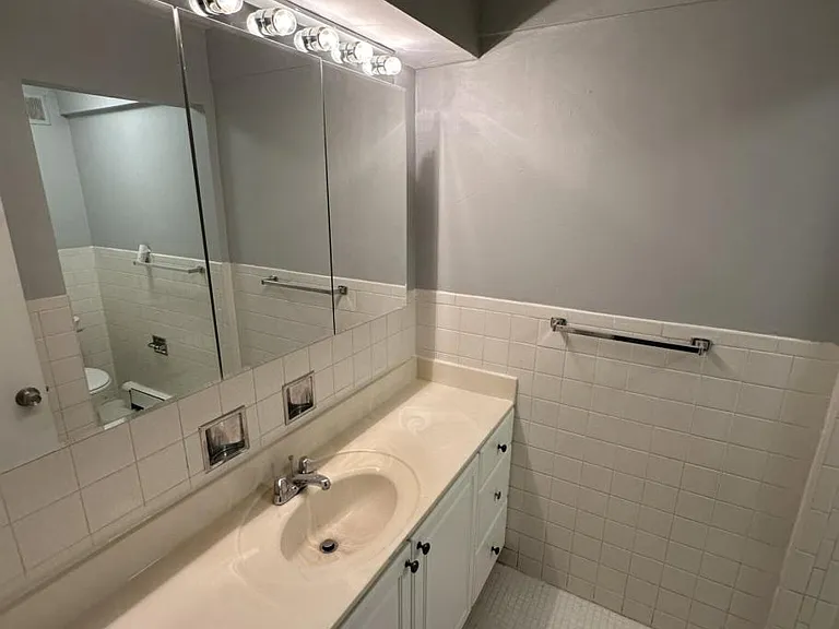 8644 Skokie Blvd #201 — Photo 11