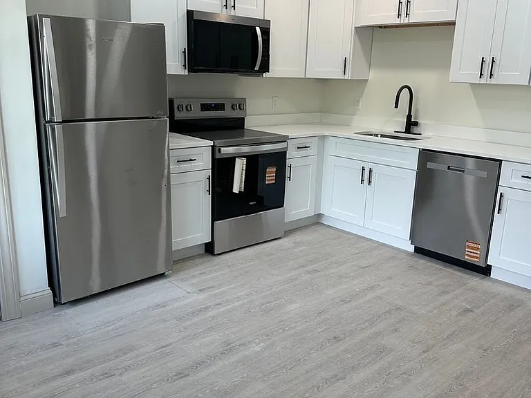 531 Smith St #203 — Photo 1