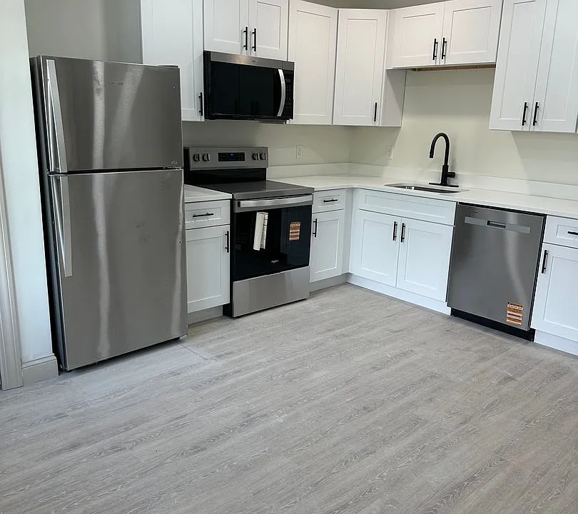 531 Smith St #203