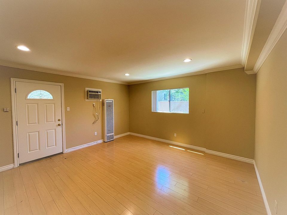 1st image of 504 Hill Dr #I
