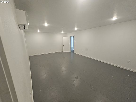 5th image of 5833 NE Lombard St