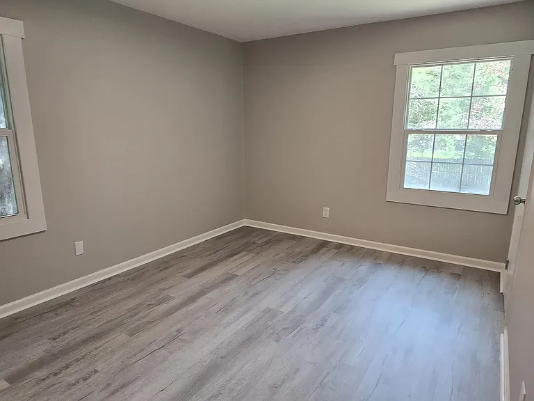 6405 Waverly Dr N — Photo 15