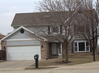 590 Chester Ct E, Aurora, IL 60504