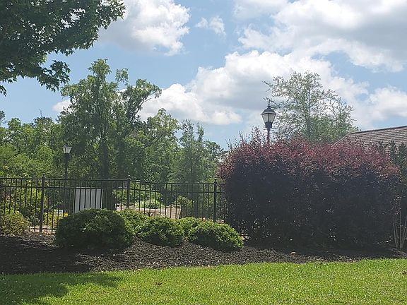 4th image of 203 Gardenia Dr