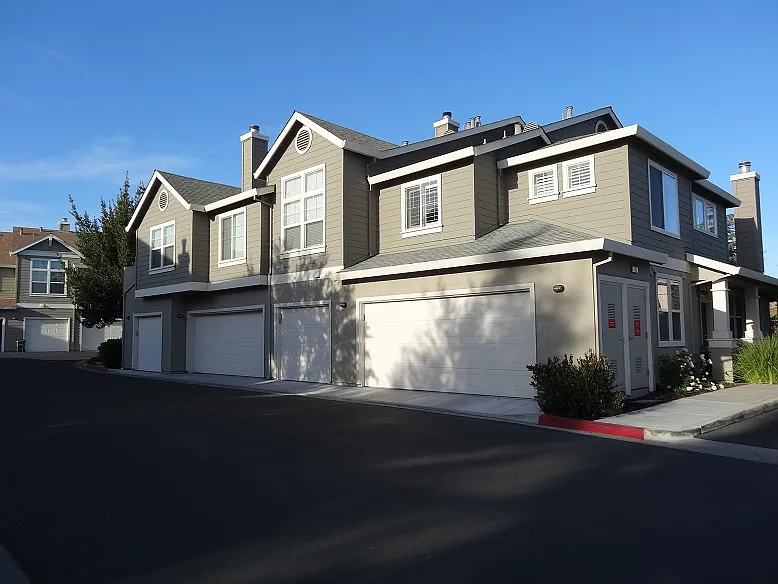 2 bed, 2.5 bath, 1213 sqft, $2,950 — Photo 1