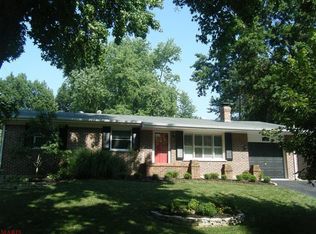 944 Salem Way, Ballwin, MO 63021