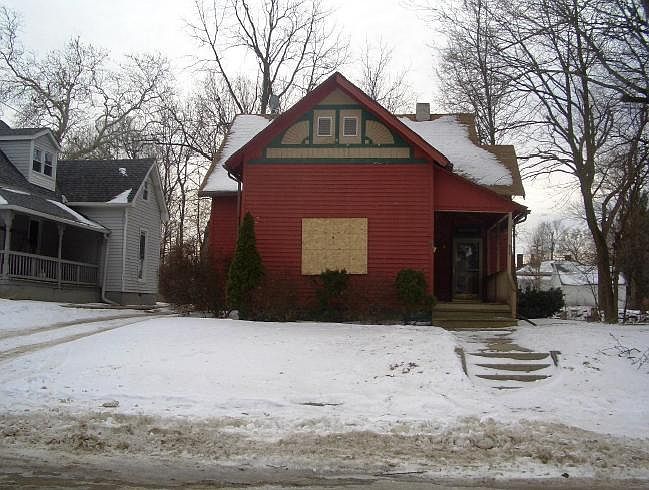 1st image of 611 E Pike St