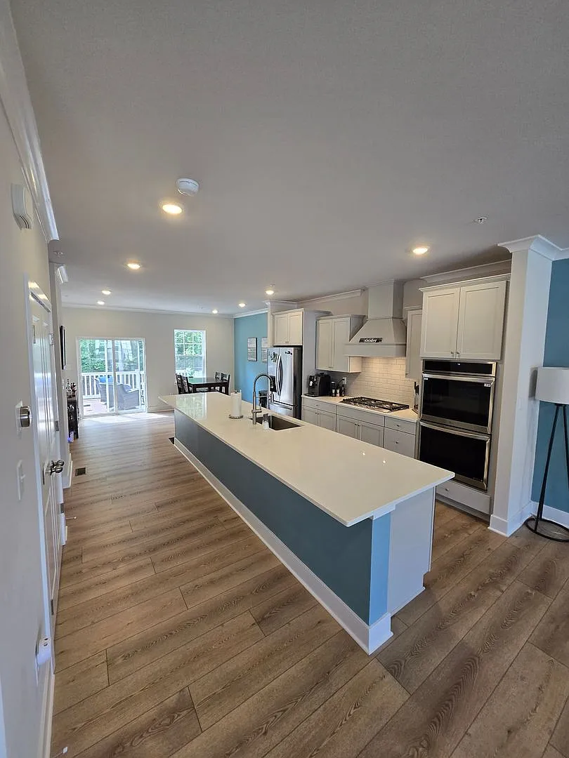 Stunning Townhome in California MD — Photo 2