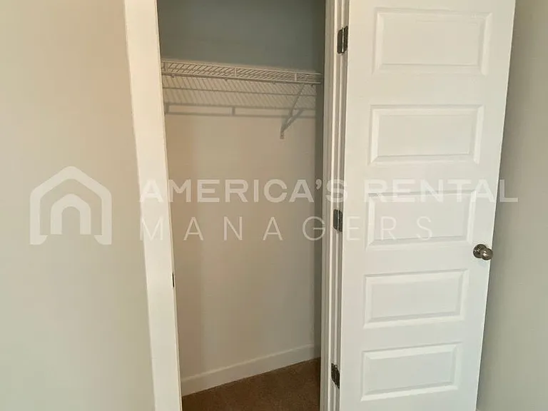535 Troubadour Ln — Photo 19