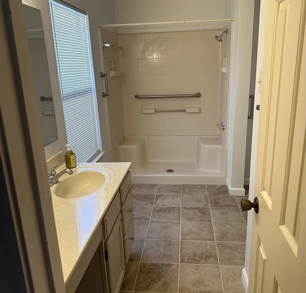 3 bed, 1285 sqft, $1,575 — Photo 2
