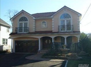 162 Scudders Ln, Glenwood Landing, NY 11547