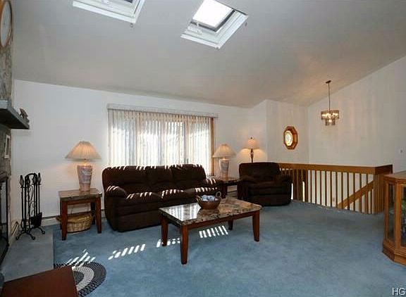 4th image of 63 Beechwood Dr