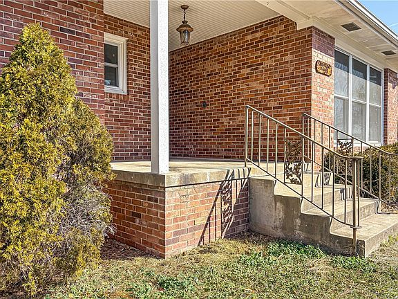 3rd image of 1609 Cherokee Cir