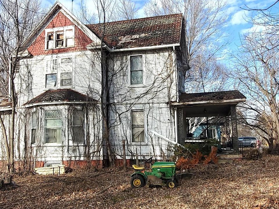 2nd image of 220 Oak Ave