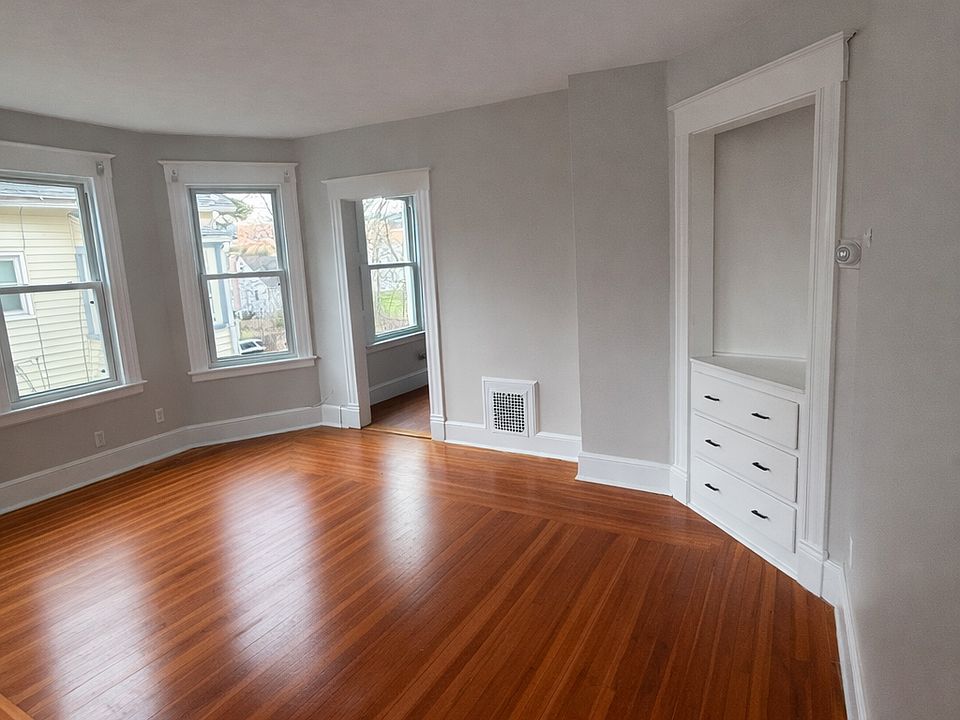 Spacious living room