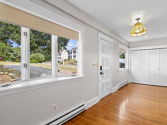 5th image of 35 Perkins St