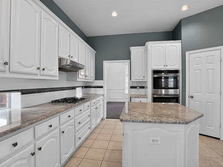 111 Ripplewood Cv — Photo 13